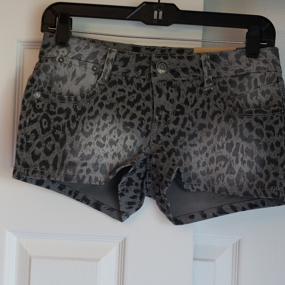 Mossimo Women  short  Jean pants  Size  3 fit 6 NW